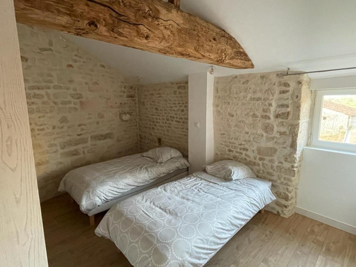 La Commanderie Des Templiers Gite 4 Etoiles Saint-Etienne-de-Brillouet Ngoại thất bức ảnh